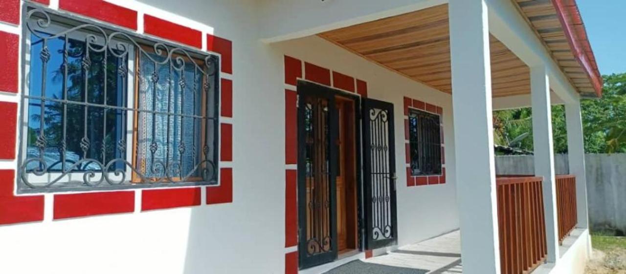 La Maison Du Voyageur Kribi Esterno foto